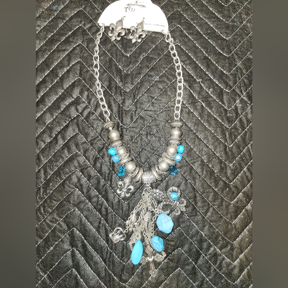 Turquoise necklace with matching earrings